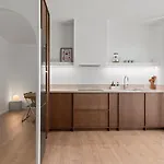 Themelio Living 2-bed Centre *