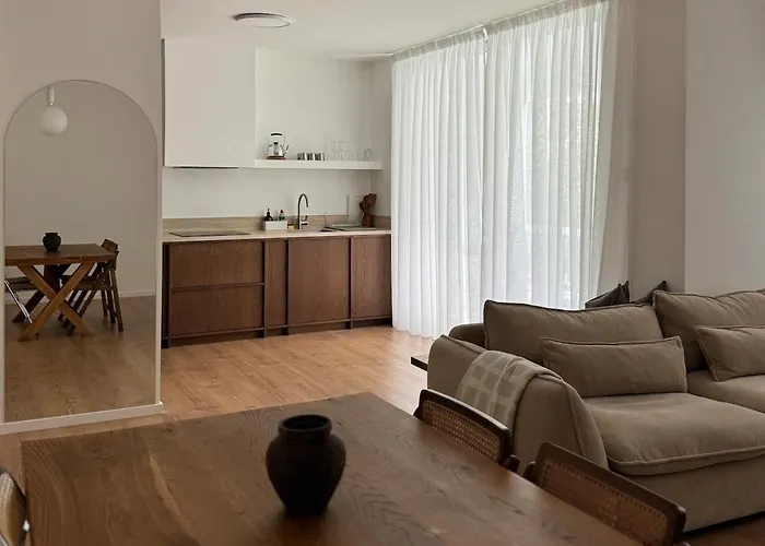 Themelio Living 2-bed Centre