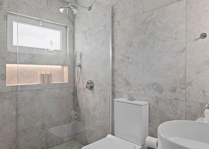 Themelio Living 2-bed Centre ニコシア