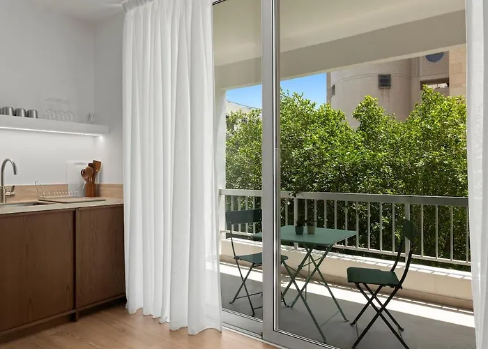 Themelio Living 2-bed Centre * ニコシア