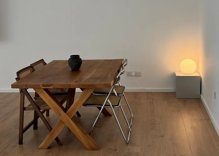 Themelio Living 2-bed Centre * ニコシア